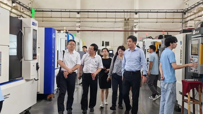 行业背景：自动化浪潮下的机遇与挑战